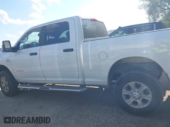 ✅ 2024 Ram 2500 Big Horn • VIN: 3C6UR5DLXRG153705 • Lot: 43287273. Listed on IAAI with 65,945 mi. Free auction sales archive from the USA and detailed vehicle history report at DreamBid. Image 14.