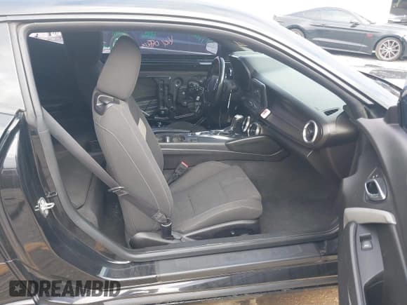 ✅ 2018 Chevrolet Camaro 1LT • VIN: 1G1FB1RS3J0180762 • Lot: 42503651. Wystawiony na IAAI z przebiegiem 82 607 mil. Bezpłatny archiwum sprzedaży aukcyjnych z USA i szczegółowy raport historii pojazdu na DreamBid. Zdjęcie 5.