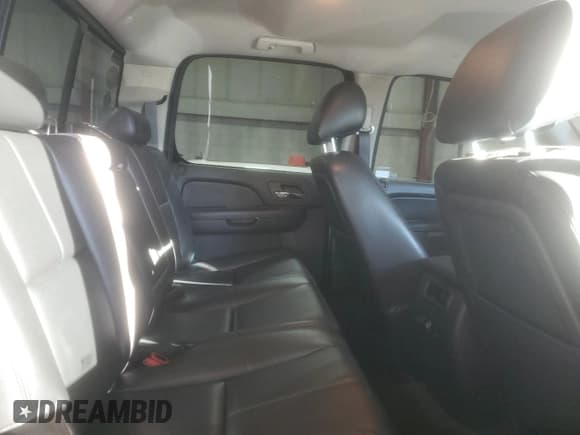 ✅ 2014 GMC Sierra 2500HD SLT • VIN: 1GT121CG8EF111672 • Lot: 93059445. Listed on Copart with 117,085 mi. Free auction sales archive from the USA and detailed vehicle history report at DreamBid. Image 10.