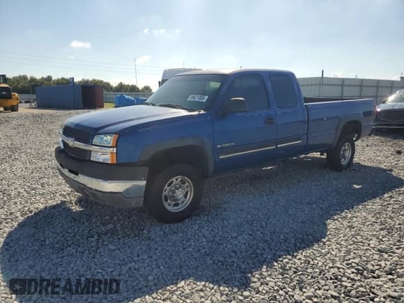 ✅ 2003 Chevrolet Silverado 2500HD LS • VIN: 1GCHC29U43E137834 • Lot: 89621055. Wystawiony na Copart z przebiegiem Nie podano. Bezpłatny archiwum sprzedaży aukcyjnych z USA i szczegółowy raport historii pojazdu na DreamBid. Zdjęcie 1.