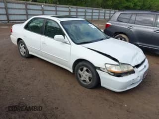 ✅ 2000 Honda Accord EX • VIN: 1HGCG5668YA142282 • Lot: 42092234. Listed on IAAI with 246,001 mi. Free auction sales archive from the USA and detailed vehicle history report at DreamBid. Image 1.