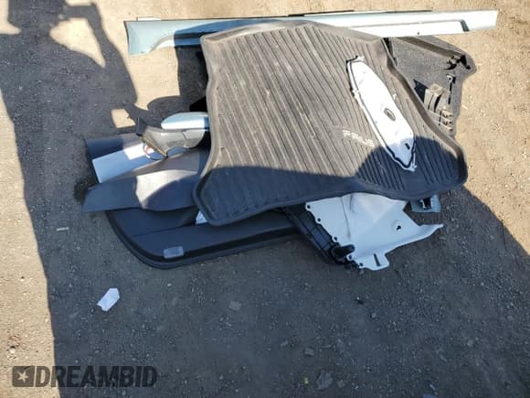 ✅ 2020 Toyota Prius LE • VIN: JTDKARFU9L3114988 • Lot: 87010785. Listed on Copart with 96,022 mi. Free auction sales archive from the USA and detailed vehicle history report at DreamBid. Image 12.