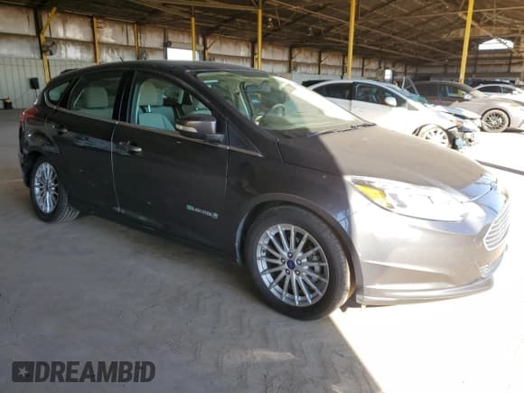 ✅ 2016 Ford Focus Electric • VIN: 1FADP3R4XGL406256 • Lot: 82641725. Wystawiony na Copart z przebiegiem 29 429 mil. Bezpłatny archiwum sprzedaży aukcyjnych z USA i szczegółowy raport historii pojazdu na DreamBid. Zdjęcie 4.