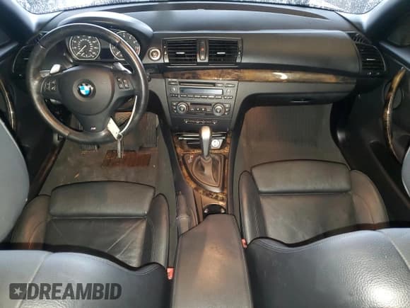 ✅ 2009 BMW 1 Series 135i • VIN: WBAUN93579VK40724 • Лот: 81851874. Опубликован ранее на Copart с пробегом 92 394 миль. Бесплатный доступ к архиву аукционных продаж из США и подробный отчёт об истории автомобиля на DreamBid. Изображение 8.