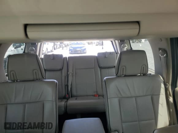 ✅ 2007 Lincoln Navigator • VIN: 5LMFU27567LJ12959 • Lot: 61891815. Wystawiony na Copart z przebiegiem 217 307 mil. Bezpłatny archiwum sprzedaży aukcyjnych z USA i szczegółowy raport historii pojazdu na DreamBid. Zdjęcie 10.