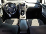 ✅ 2015 Chevrolet Volt • VIN: 1G1RA6E45FU112600 • Lot: 47627784. Wystawiony na Copart z przebiegiem 154 494 mil. Bezpłatny archiwum sprzedaży aukcyjnych z USA i szczegółowy raport historii pojazdu na DreamBid. Zdjęcie 8.