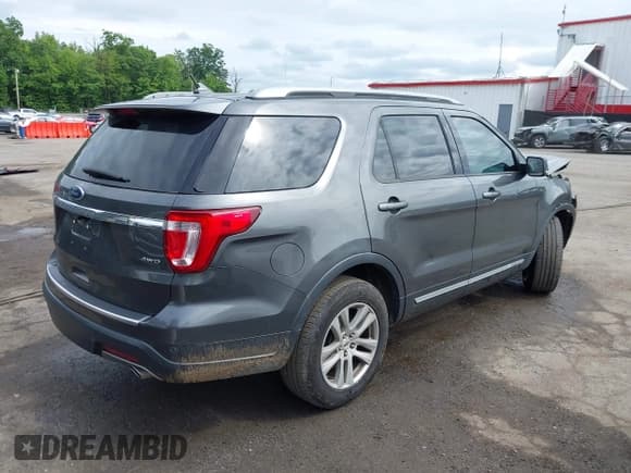 ✅ 2018 Ford Explorer XLT • VIN: 1FM5K8D8XJGA94438 • Lot: 42285812. Wystawiony na IAAI z przebiegiem 48 366 mil. Bezpłatny archiwum sprzedaży aukcyjnych z USA i szczegółowy raport historii pojazdu na DreamBid. Zdjęcie 4.