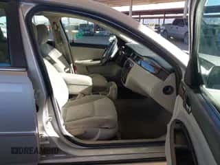 2010 Chevrolet Impala LT z VIN 2G1WB5EN6A1229755, wystawiony jako IAAI lot #43497327 z przebiegiem 180 427 mil mil oraz . Historia ofert i sprzedaży dostępna na DreamBid. Obrazek 5.