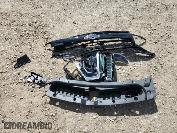 ✅ 2025 Chevrolet Suburban RST • VIN: 1GNS6ERD0SR134023 • Lot: 59014585. Listed on Copart with 5,854 mi. Free auction sales archive from the USA and detailed vehicle history report at DreamBid. Image 13.