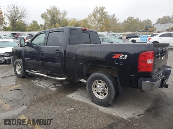 ✅ 2007 Chevrolet Silverado 2500HD 2LT • VIN: 1GCHK23647F512389 • Lot: 86171205. Wystawiony na Copart z przebiegiem 139 557 mil. Bezpłatny archiwum sprzedaży aukcyjnych z USA i szczegółowy raport historii pojazdu na DreamBid. Zdjęcie 2.