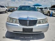 ✅ 1998 Lincoln Town Car Signature • VIN: 1LNFM82W8WY698345 • Lot: 61454625. Listed on Copart with 87,959 mi. Free auction sales archive from the USA and detailed vehicle history report at DreamBid. Image 5.