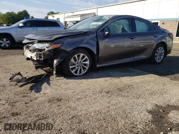 ✅ 2023 Toyota Camry LE • VIN: 4T1C11BKXPU094062 • Lot: 80136045. Wystawiony na Copart z przebiegiem 82 220 mil. Bezpłatny archiwum sprzedaży aukcyjnych z USA i szczegółowy raport historii pojazdu na DreamBid. Zdjęcie 1.