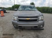 ✅ 2008 Chevrolet Suburban 1LT • VIN: 1GNFK16358J125472 • Lot: 62400035. Wystawiony na Copart z przebiegiem 171 137 mil. Bezpłatny archiwum sprzedaży aukcyjnych z USA i szczegółowy raport historii pojazdu na DreamBid. Zdjęcie 5.