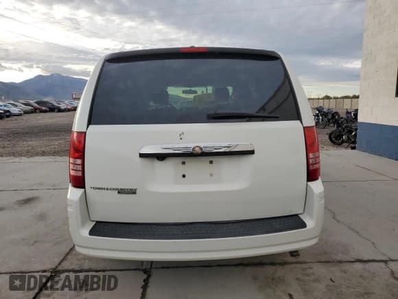 ✅ 2008 Chrysler Town & Country Touring • VIN: 2A8HR54P98R735793 • Lot: 86512615. Wystawiony na Copart z przebiegiem 161 686 mil. Bezpłatny archiwum sprzedaży aukcyjnych z USA i szczegółowy raport historii pojazdu na DreamBid. Zdjęcie 6.