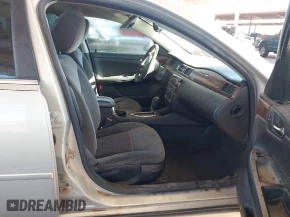 2009 Chevrolet Impala LT z VIN 2G1WT57K091226152, wystawiony jako IAAI lot #43498643 z przebiegiem 140 827 mil mil oraz . Historia ofert i sprzedaży dostępna na DreamBid. Obrazek 5.