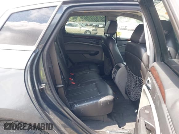 ✅ 2010 Cadillac SRX Performance Collection • VIN: 3GYFNBEY4AS627889 • Lot: 42381750. Wystawiony na IAAI z przebiegiem 138 612 mil. Bezpłatny archiwum sprzedaży aukcyjnych z USA i szczegółowy raport historii pojazdu na DreamBid. Zdjęcie 8.