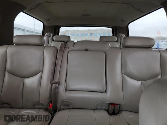 ✅ 2005 Chevrolet Suburban LT • VIN: 3GNFK16Z95G165569 • Лот: 47834175. Опубликован ранее на Copart с пробегом 190 949 миль. Бесплатный доступ к архиву аукционных продаж из США и подробный отчёт об истории автомобиля на DreamBid. Изображение 10.