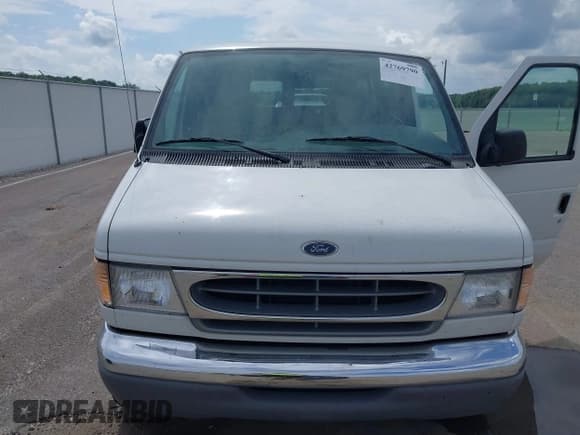 ✅ 1999 Ford Econoline Passenger XL • VIN: 1FBSS31L4XHC09464 • Lot: 42769790. Wystawiony na IAAI z przebiegiem 107 220 mil. Bezpłatny archiwum sprzedaży aukcyjnych z USA i szczegółowy raport historii pojazdu na DreamBid. Zdjęcie 6.