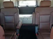 ✅ 2019 Chevrolet Suburban Premier • VIN: 1GNSKJKJ3KR291615 • Lot: 90142665. Wystawiony na Copart z przebiegiem 130 860 mil. Bezpłatny archiwum sprzedaży aukcyjnych z USA i szczegółowy raport historii pojazdu na DreamBid. Zdjęcie 10.