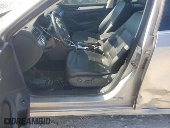 ✅ 2013 Volkswagen Passat SE • VIN: 1VWBN7A39DC077687 • Lot: 86124095. Wystawiony na Copart z przebiegiem 179 861 mil. Bezpłatny archiwum sprzedaży aukcyjnych z USA i szczegółowy raport historii pojazdu na DreamBid. Zdjęcie 7.