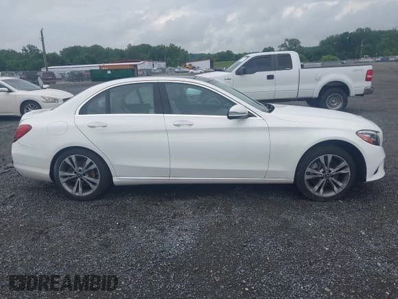 ✅ 2019 Mercedes-Benz C 300 • VIN: 55SWF8EB9KU298567 • Lot: 42638949. Wystawiony na IAAI z przebiegiem 24 967 mil. Bezpłatny archiwum sprzedaży aukcyjnych z USA i szczegółowy raport historii pojazdu na DreamBid. Zdjęcie 14.