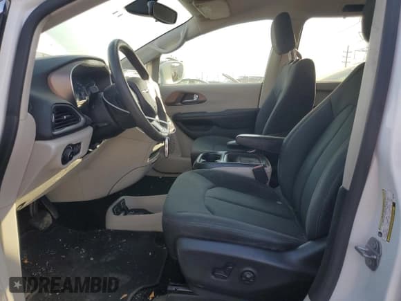 ✅ 2018 Chrysler Pacifica Touring Plus • VIN: 2C4RC1FG7JR277941 • Lot: 91193445. Wystawiony na Copart z przebiegiem 173 456 mil. Bezpłatny archiwum sprzedaży aukcyjnych z USA i szczegółowy raport historii pojazdu na DreamBid. Zdjęcie 7.