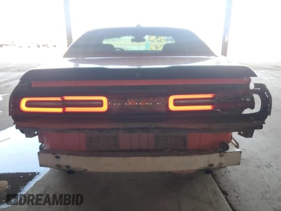 ✅ 2018 Dodge Challenger SXT • VIN: 2C3CDZAG4JH224052 • Lot: 69093355. Wystawiony na Copart z przebiegiem 102 512 mil. Bezpłatny archiwum sprzedaży aukcyjnych z USA i szczegółowy raport historii pojazdu na DreamBid. Zdjęcie 6.