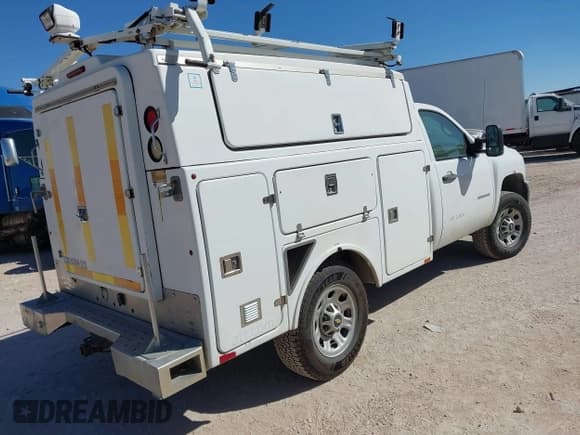 ✅ 2012 Chevrolet Silverado 2500HD Work Truck • VIN: 1GB0CVCG6CF190406 • Lot: 43661604. Wystawiony na IAAI z przebiegiem 162 753 mil. Bezpłatny archiwum sprzedaży aukcyjnych z USA i szczegółowy raport historii pojazdu na DreamBid. Zdjęcie 4.