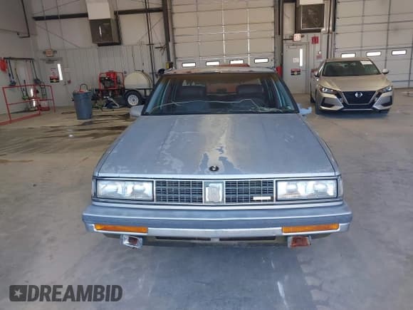 ✅ 1988 Oldsmobile 98 • VIN: 1G3CV51C4J4336118 • Лот: 41686125. Опубликован ранее на IAAI с пробегом 185 580 миль. Бесплатный доступ к архиву аукционных продаж из США и подробный отчёт об истории автомобиля на DreamBid. Изображение 12.