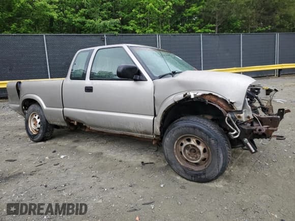 ✅ 2003 Chevrolet S-10 LS • VIN: 1GCDT19X738148215 • Лот: 56458385. Опубликован ранее на Copart с пробегом Не указан. Бесплатный доступ к архиву аукционных продаж из США и подробный отчёт об истории автомобиля на DreamBid. Изображение 4.