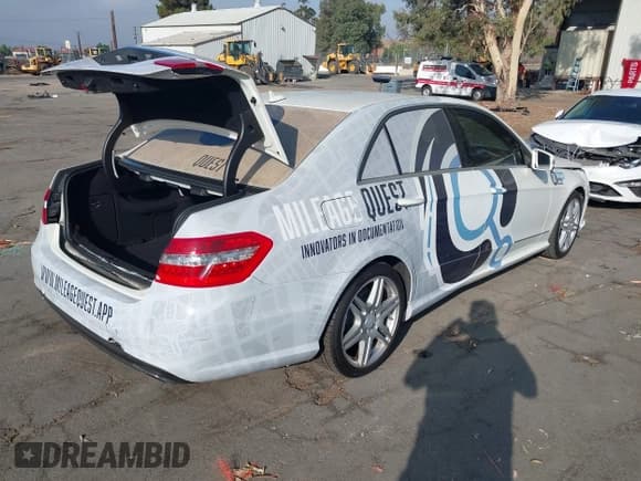 ✅ 2010 Mercedes-Benz E 350 Luxury • VIN: WDDHF5GB2AA055220 • Lot: 42833059. Wystawiony na IAAI z przebiegiem 199 972 mil. Bezpłatny archiwum sprzedaży aukcyjnych z USA i szczegółowy raport historii pojazdu na DreamBid. Zdjęcie 4.