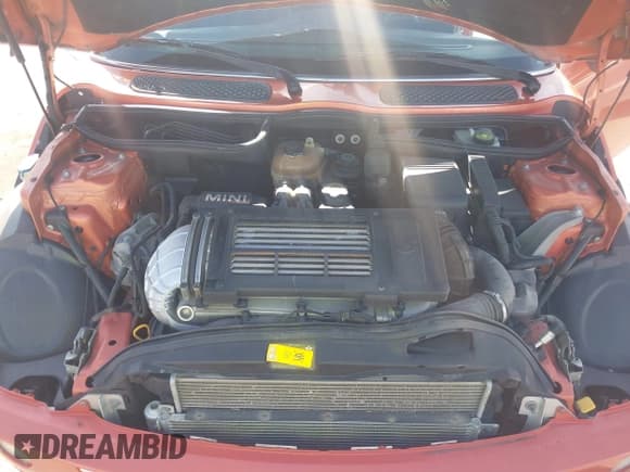 ✅ 2005 MINI Convertible S • VIN: WMWRH33525TF83816 • Лот: 42359592. Опубликован ранее на IAAI с пробегом 137 013 миль. Бесплатный доступ к архиву аукционных продаж из США и подробный отчёт об истории автомобиля на DreamBid. Изображение 10.