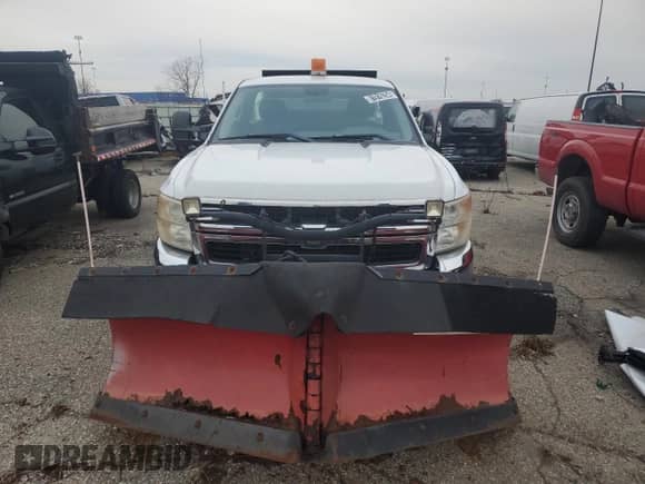 2010 Chevrolet Silverado 3500HD SRW Work Truck с VIN 1GC3KZBG3AF135364, выставлен на аукционе Copart как лот 81916204 с пробегом 8 252 миль миль и Чистый • Clean title. История ставок и продаж доступна на DreamBid. Изображение 5.