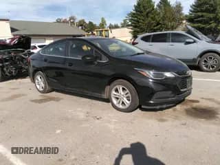 2017 Chevrolet Cruze LT z VIN 1G1BE5SMXH7197701, wystawiony jako IAAI lot #43202080 z przebiegiem Nie podano mil oraz . Historia ofert i sprzedaży dostępna na DreamBid. Obrazek 1.