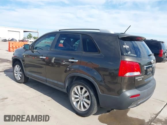 ✅ 2011 Kia Sorento EX • VIN: 5XYKU3A15BG128303 • Lot: 43297002. Wystawiony na IAAI z przebiegiem Nie podano. Bezpłatny archiwum sprzedaży aukcyjnych z USA i szczegółowy raport historii pojazdu na DreamBid. Zdjęcie 3.