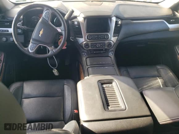 ✅ 2017 Chevrolet Suburban Premier • VIN: 1GNSKJKC4HR369846 • Лот: 85262805. Опубликован ранее на Copart с пробегом 124 518 миль. Бесплатный доступ к архиву аукционных продаж из США и подробный отчёт об истории автомобиля на DreamBid. Изображение 8.