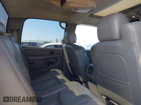 ✅ 2005 Chevrolet Silverado 2500HD LS • VIN: 1GCHK23255F965673 • Lot: 42020278. Listed on IAAI with 234,358 mi. Free auction sales archive from the USA and detailed vehicle history report at DreamBid. Image 8.