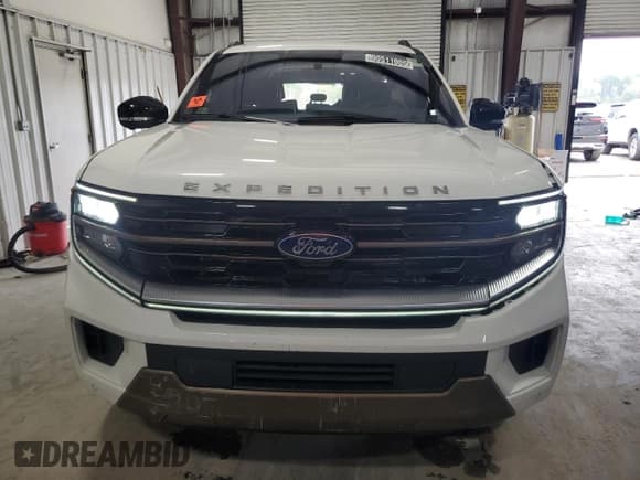 ✅ 2025 Ford Expedition Max King Ranch • VIN: 1FMJK1P87SEA02720 • Lot: 90511005. Wystawiony na Copart z przebiegiem 3 471 mil. Bezpłatny archiwum sprzedaży aukcyjnych z USA i szczegółowy raport historii pojazdu na DreamBid. Zdjęcie 5.