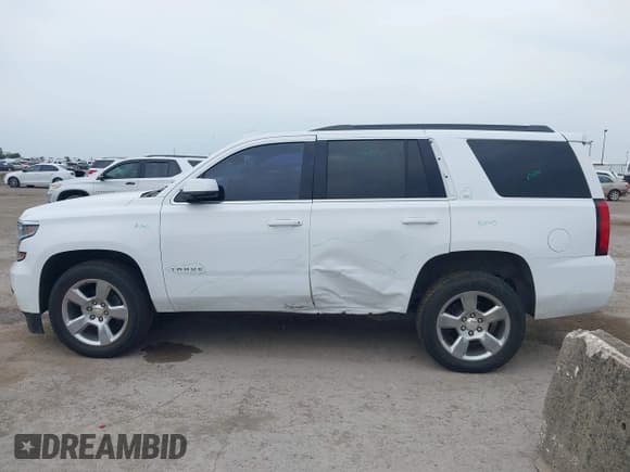 ✅ 2020 Chevrolet Tahoe LT • VIN: 1GNSCBKC4LR140921 • Lot: 42257562. Wystawiony na IAAI z przebiegiem 62 161 mil. Bezpłatny archiwum sprzedaży aukcyjnych z USA i szczegółowy raport historii pojazdu na DreamBid. Zdjęcie 14.