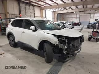 ✅ 2023 Nissan Rogue SV • VIN: 5N1BT3BA2PC788016 • Lot: 43728847. Wystawiony na IAAI z przebiegiem 75 879 mil. Bezpłatny archiwum sprzedaży aukcyjnych z USA i szczegółowy raport historii pojazdu na DreamBid. Zdjęcie 1.