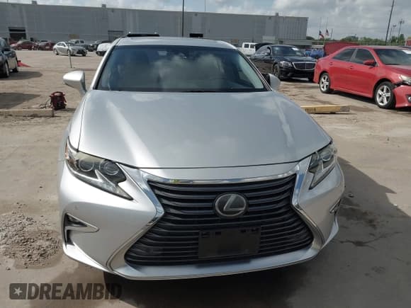 ✅ 2016 Lexus ES 330 • VIN: JTHBK1GG9G2221637 • Lot: 43197482. Wystawiony na IAAI z przebiegiem 116 710 mil. Bezpłatny archiwum sprzedaży aukcyjnych z USA i szczegółowy raport historii pojazdu na DreamBid. Zdjęcie 11.
