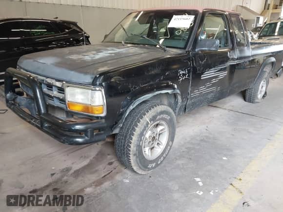 1993 Dodge Dakota z VIN 1B7GG23XXPS146273, wystawiony jako IAAI lot #42115602 z przebiegiem 222 740 mil mil oraz . Historia ofert i sprzedaży dostępna na DreamBid. Obrazek 12.