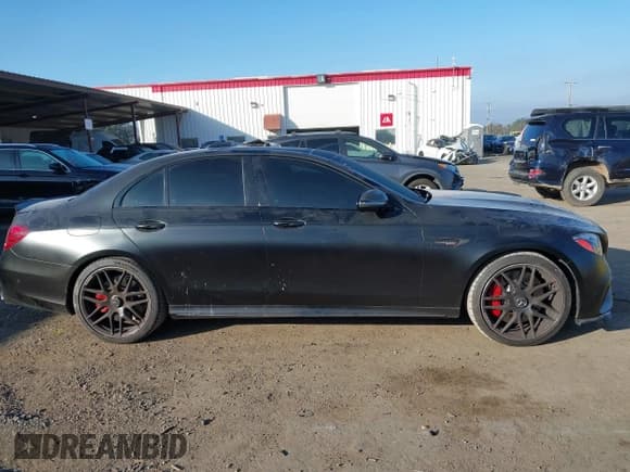 ✅ 2020 Mercedes-Benz E 63 S AMG • VIN: WDDZF8KB9LA748334 • Lot: 41318226. Wystawiony na IAAI z przebiegiem 43 135 mil. Bezpłatny archiwum sprzedaży aukcyjnych z USA i szczegółowy raport historii pojazdu na DreamBid. Zdjęcie 13.