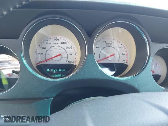 ✅ 2013 Dodge Challenger R/T • VIN: 2C3CDYBT2DH575360 • Lot: 41319042. Wystawiony na IAAI z przebiegiem 173 695 mil. Bezpłatny archiwum sprzedaży aukcyjnych z USA i szczegółowy raport historii pojazdu na DreamBid. Zdjęcie 7.