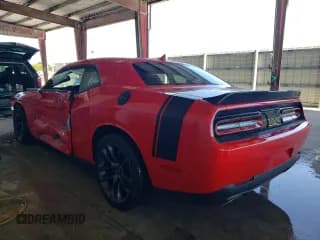 ✅ 2021 Dodge Challenger R/T Scat Pack • VIN: 2C3CDZFJXMH567506 • Lot: 56266904. Wystawiony na Copart z przebiegiem 26 591 mil. Bezpłatny archiwum sprzedaży aukcyjnych z USA i szczegółowy raport historii pojazdu na DreamBid. Zdjęcie 2.
