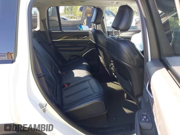 ✅ 2024 Jeep Grand Cherokee • VIN: 1C4RJYB60R8958932 • Lot: 43428636. Wystawiony na IAAI z przebiegiem Nie podano. Bezpłatny archiwum sprzedaży aukcyjnych z USA i szczegółowy raport historii pojazdu na DreamBid. Zdjęcie 8.