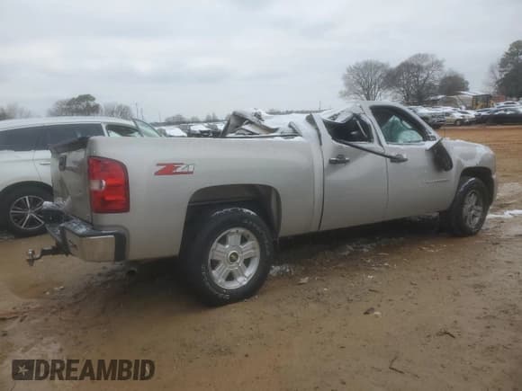 ✅ 2009 Chevrolet Silverado 1500 • VIN: 2GCEC23J191140301 • Lot: 45950505. Wystawiony na Copart z przebiegiem Nie podano. Bezpłatny archiwum sprzedaży aukcyjnych z USA i szczegółowy raport historii pojazdu na DreamBid. Zdjęcie 3.