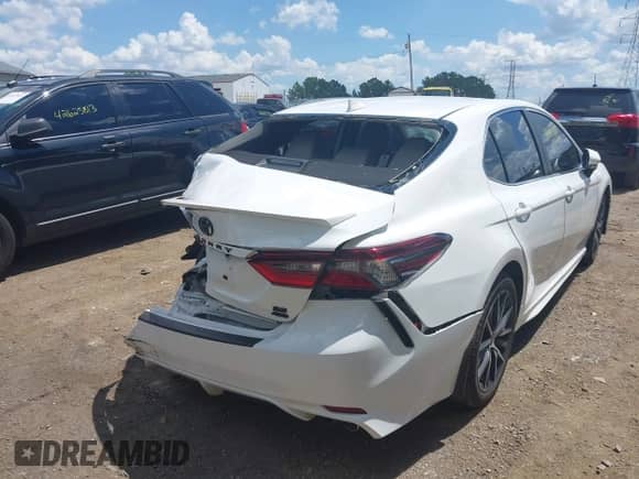 2022 Toyota Camry SE with VIN 4T1G11BKXNU067748, listed as a IAAI auction lot 42637849 with 73,909 mi miles and . Bid and sale history available at DreamBid. Image 4.
