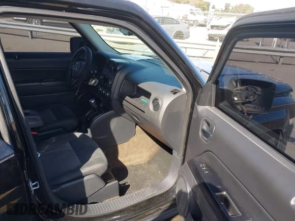 ✅ 2016 Jeep Patriot Sport • VIN: 1C4NJPBA6GD512835 • Lot: 43521747. Listed on IAAI with 113,605 mi. Free auction sales archive from the USA and detailed vehicle history report at DreamBid. Image 5.