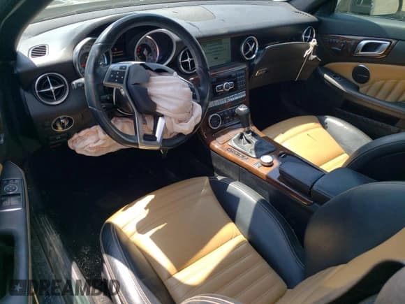 ✅ 2015 Mercedes-Benz SLK 350 • VIN: WDDPK5HA0FF110366 • Lot: 55655064. Wystawiony na Copart z przebiegiem 45 317 mil. Bezpłatny archiwum sprzedaży aukcyjnych z USA i szczegółowy raport historii pojazdu na DreamBid. Zdjęcie 8.